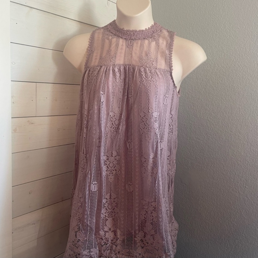 Above the knee sleeveless lace dress